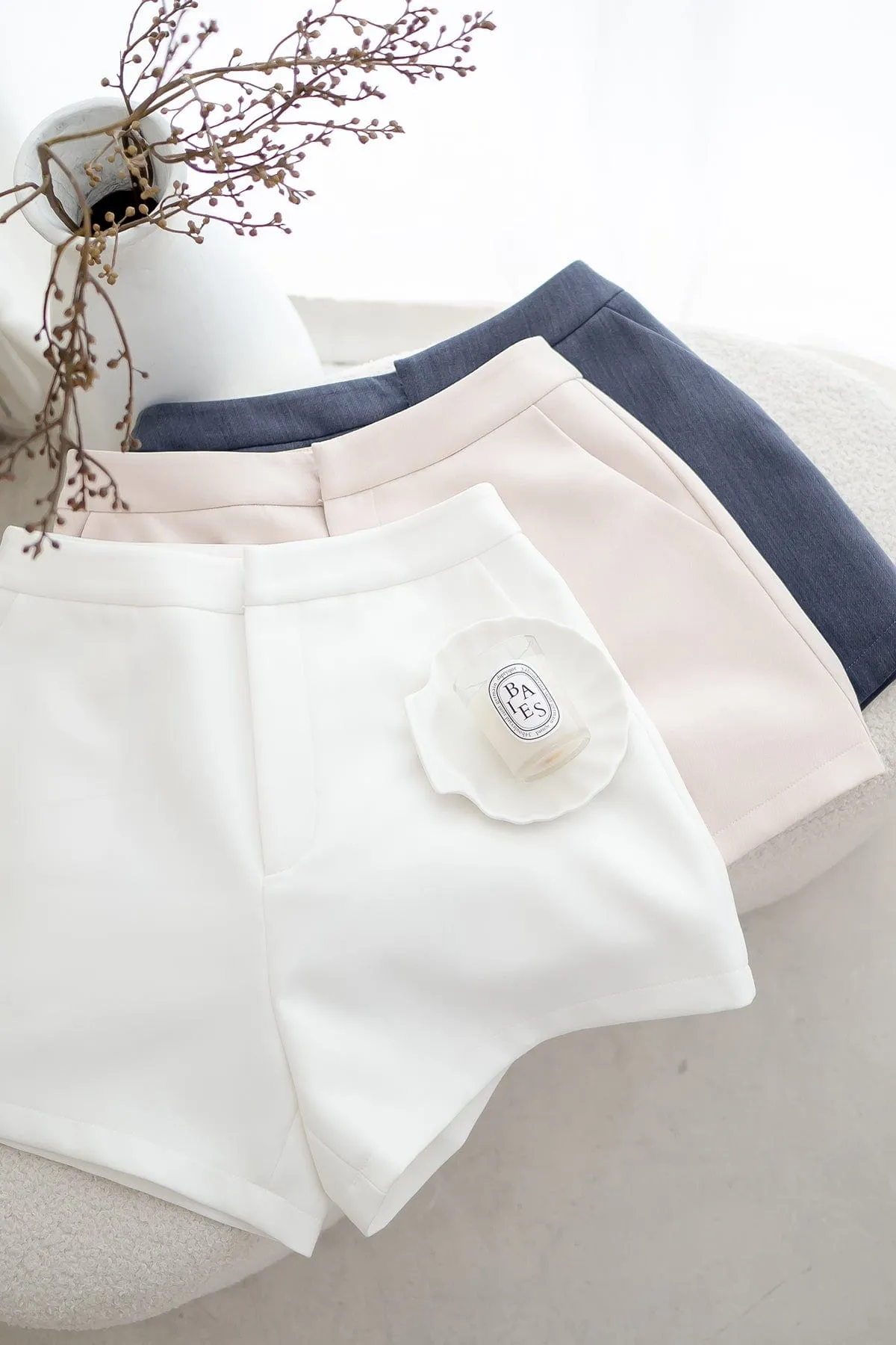 ARU TAILORED SHORTS IN ALMOND