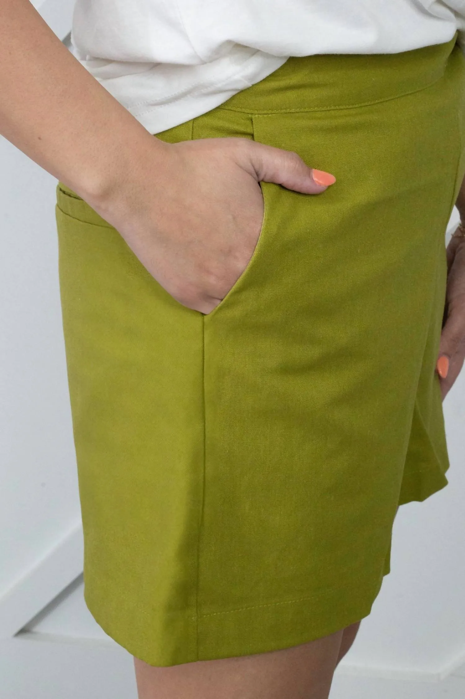 Breezy Palms Tailored Shorts In Green