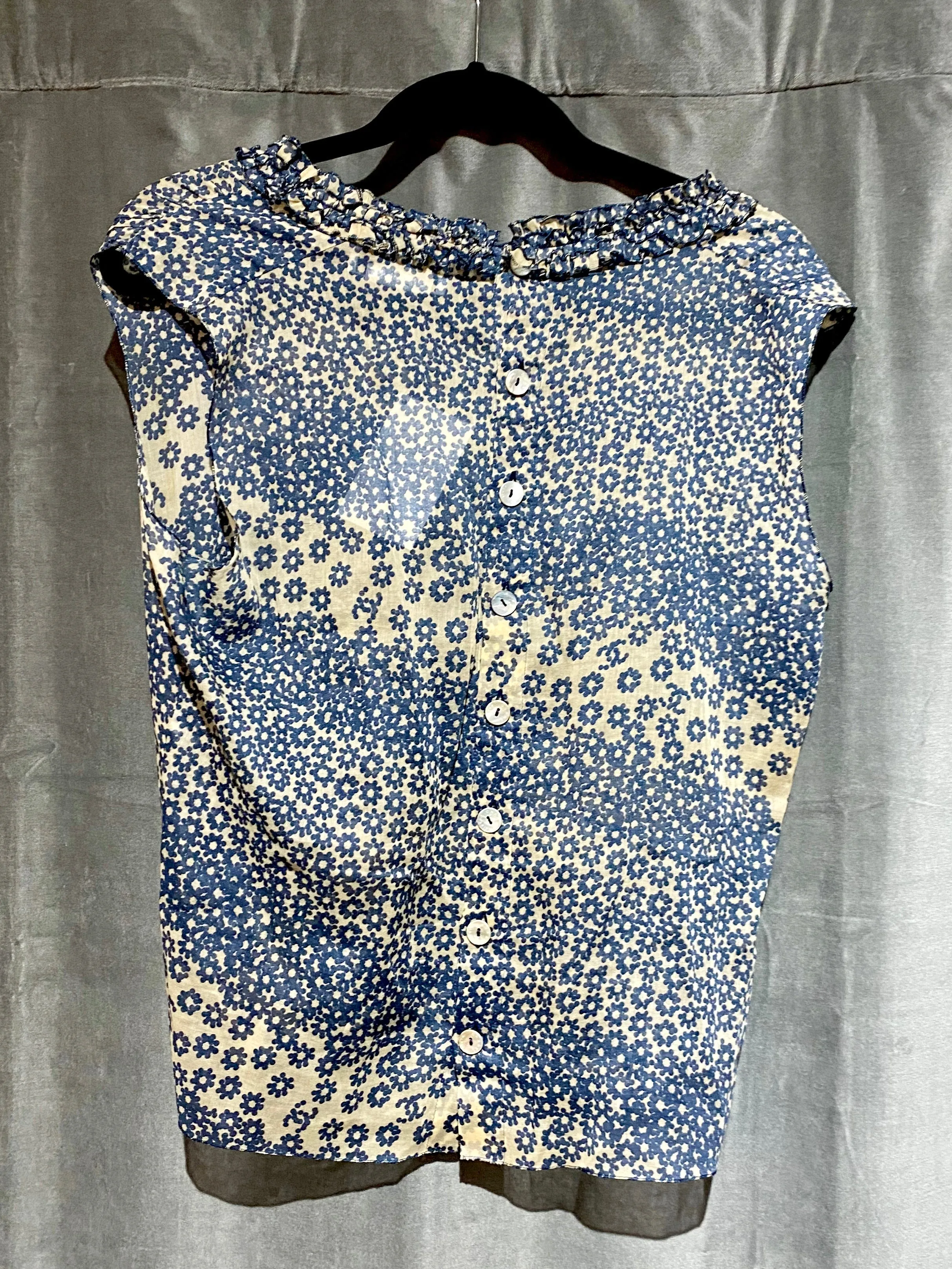 CHANEL cotton ruffle collar floral back button up sleeveless blouse