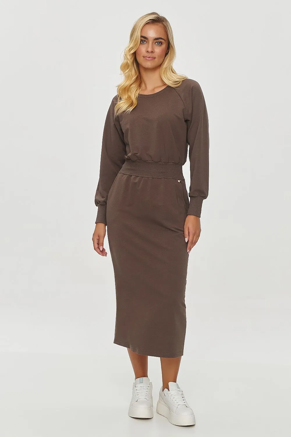 Elegant Midi Dress with Pockets