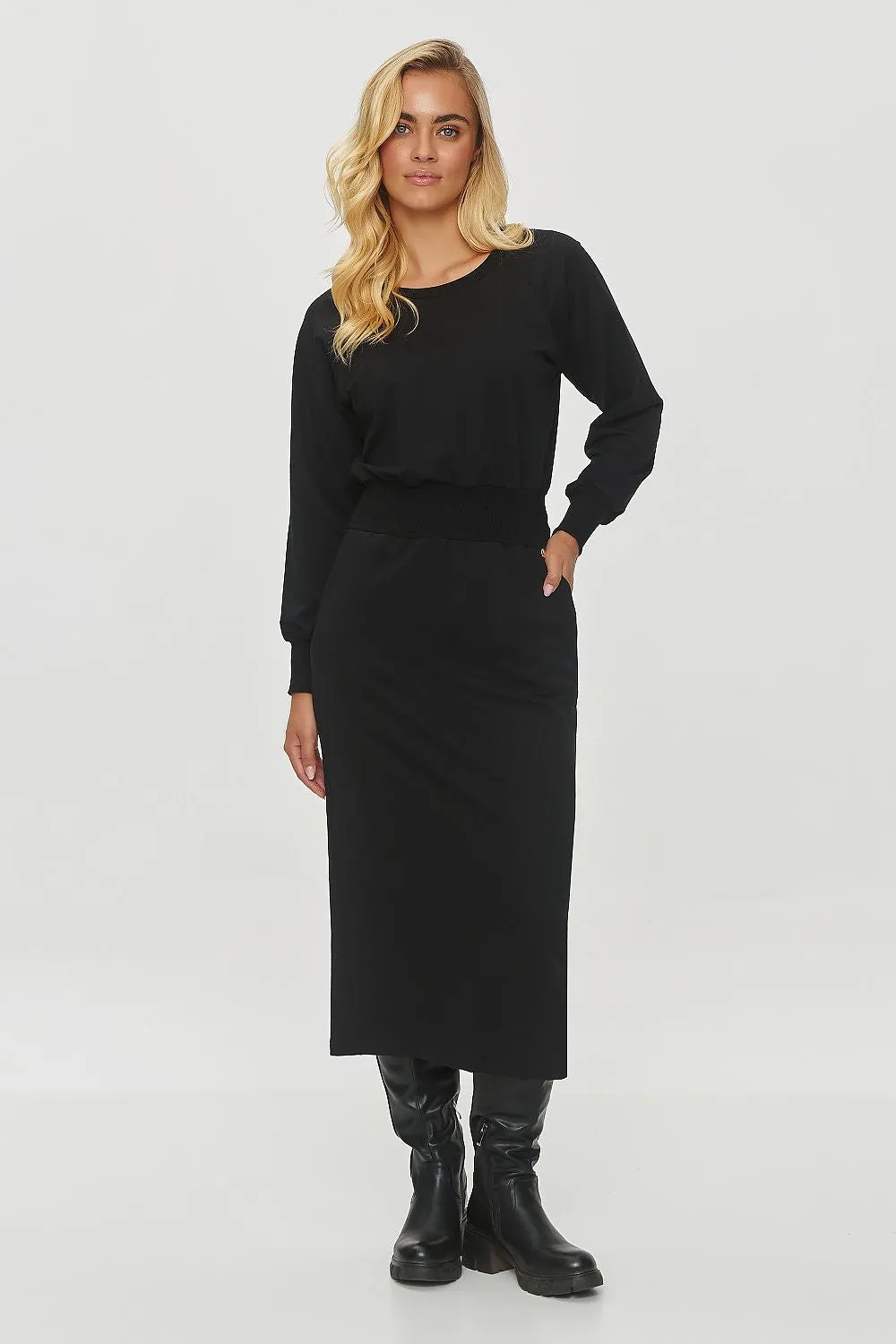 Elegant Midi Dress with Pockets