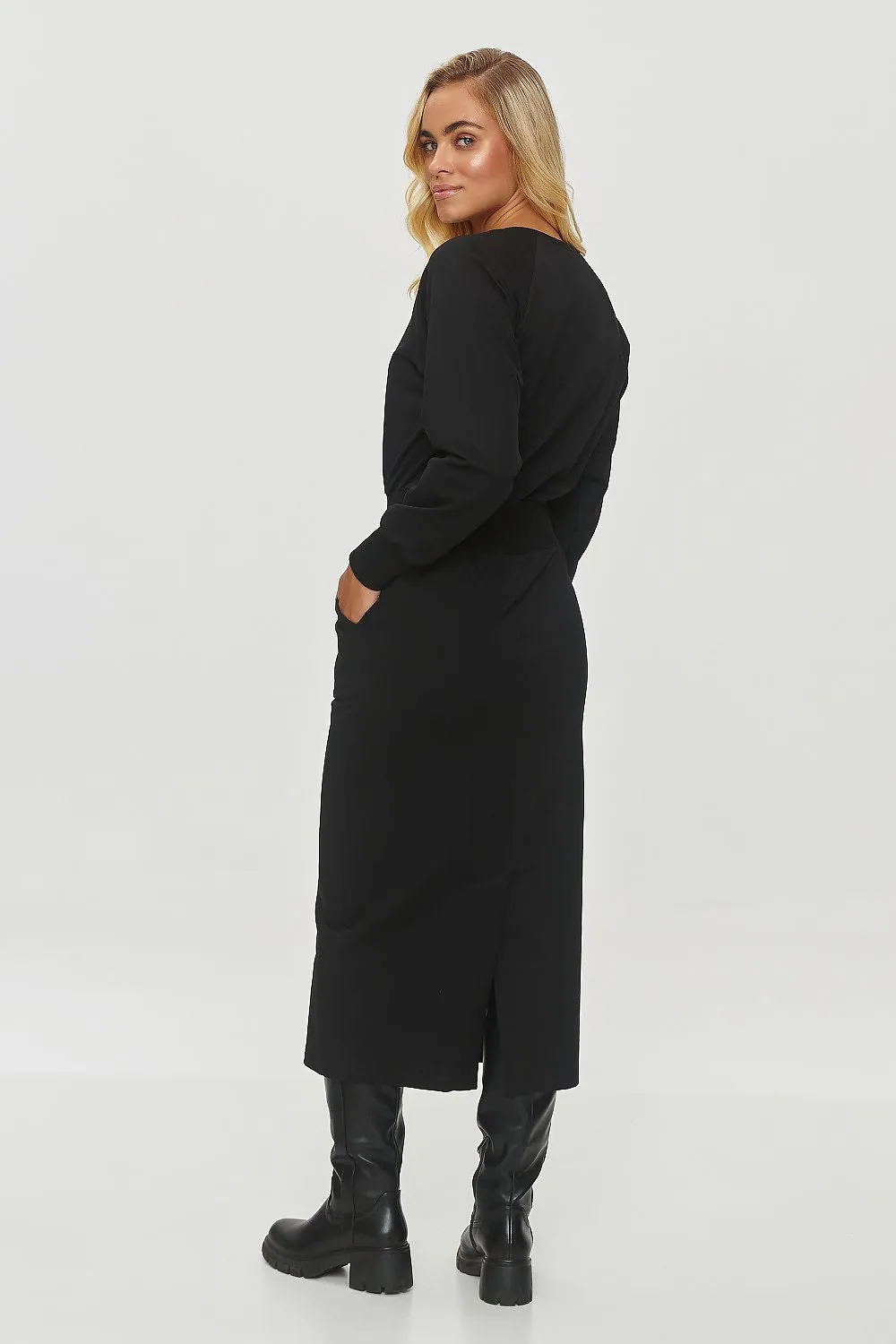 Elegant Midi Dress with Pockets