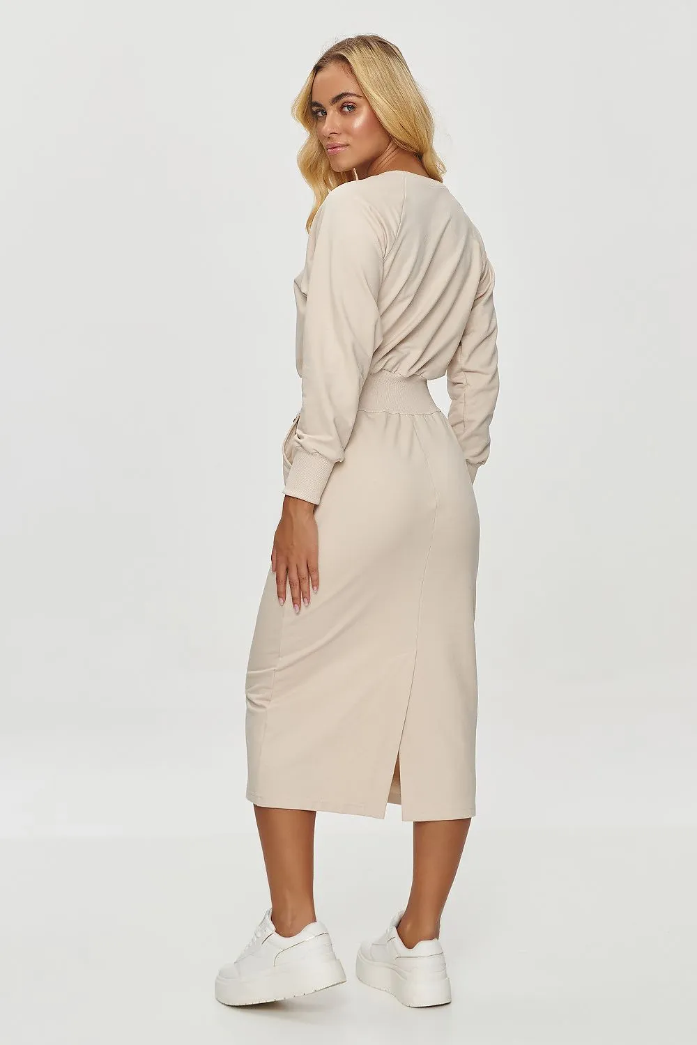 Elegant Midi Dress with Pockets
