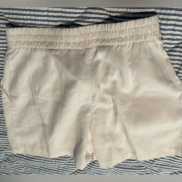 EMPORIO ARMANI High waste Shorts White -SIZE U.S. 44 -Style INP1GT 19907 NWT