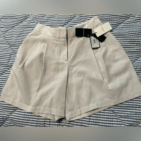 EMPORIO ARMANI High waste Shorts White -SIZE U.S. 44 -Style INP1GT 19907 NWT