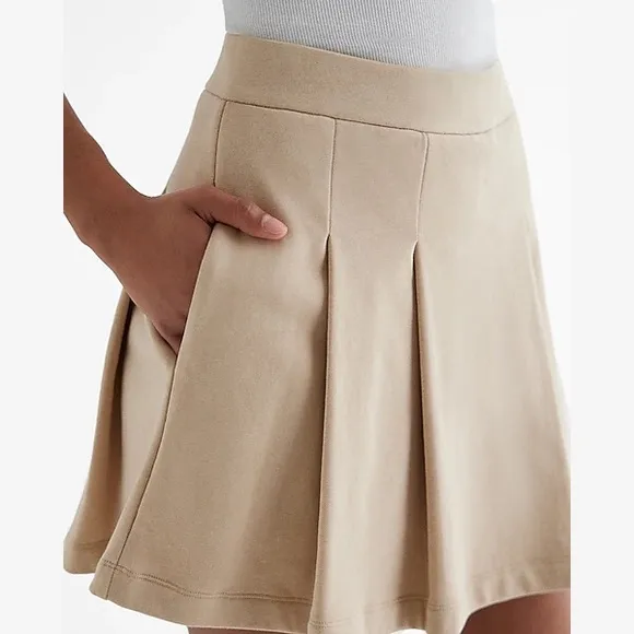EXPRESS High Waisted Fleece Knit Pleated Mini Skort in Black SZ Small