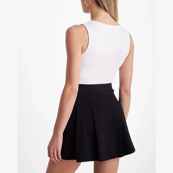 EXPRESS High Waisted Fleece Knit Pleated Mini Skort in Black SZ Small