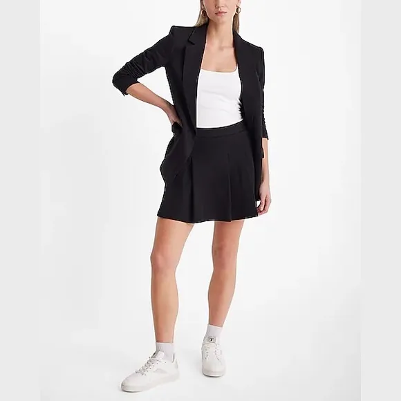 EXPRESS High Waisted Fleece Knit Pleated Mini Skort in Black SZ Small