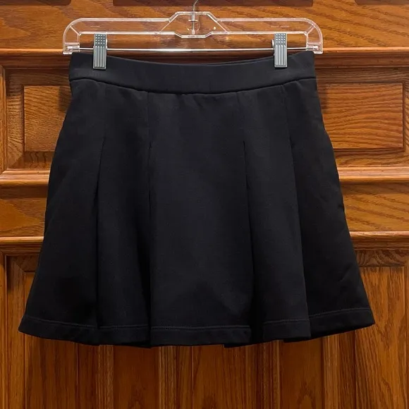 EXPRESS High Waisted Fleece Knit Pleated Mini Skort in Black SZ Small