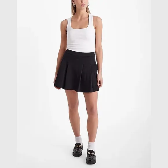 EXPRESS High Waisted Fleece Knit Pleated Mini Skort in Black SZ Small