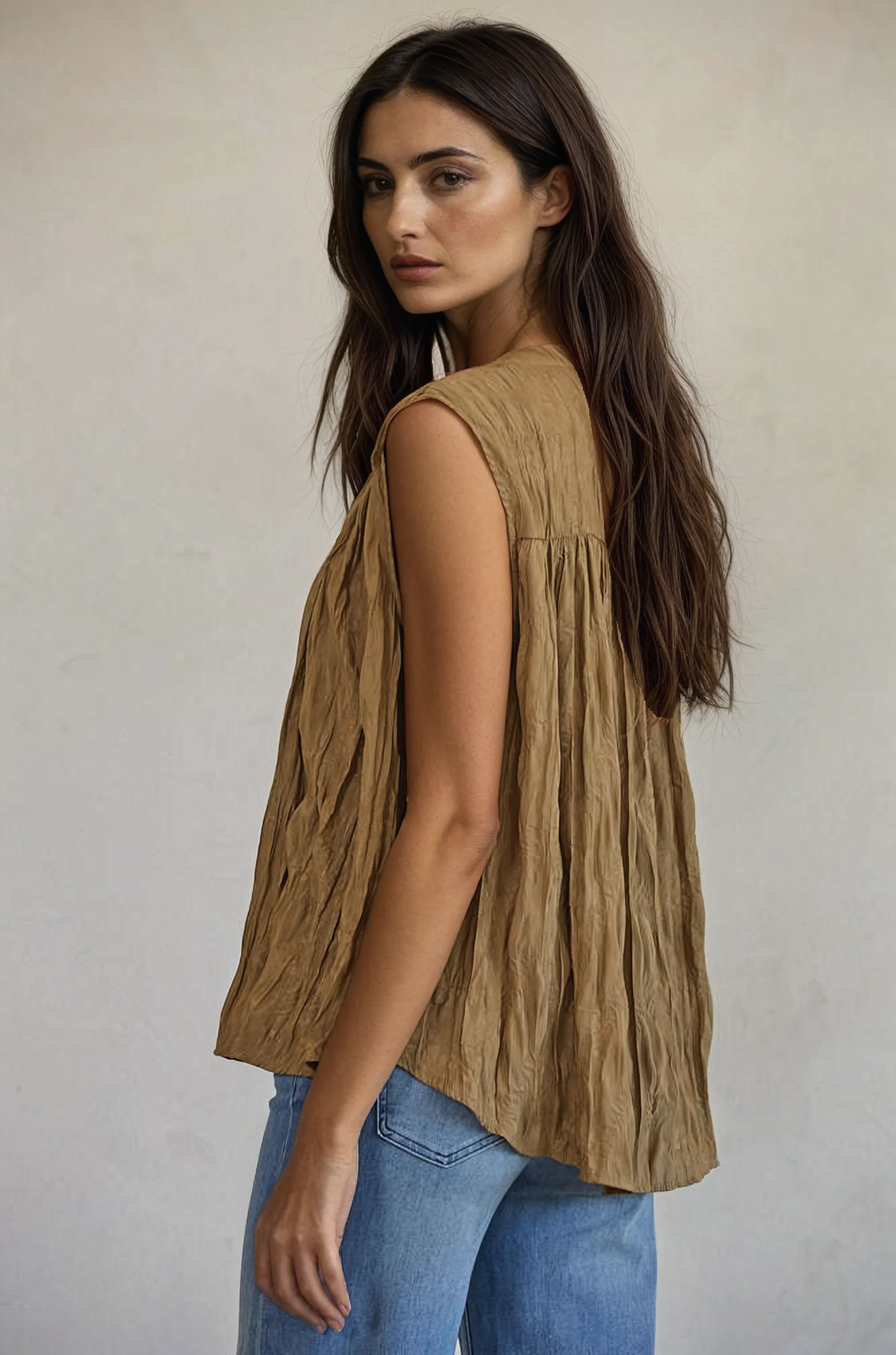 FLAIR SLEEVELESS TOP IN CAMEL