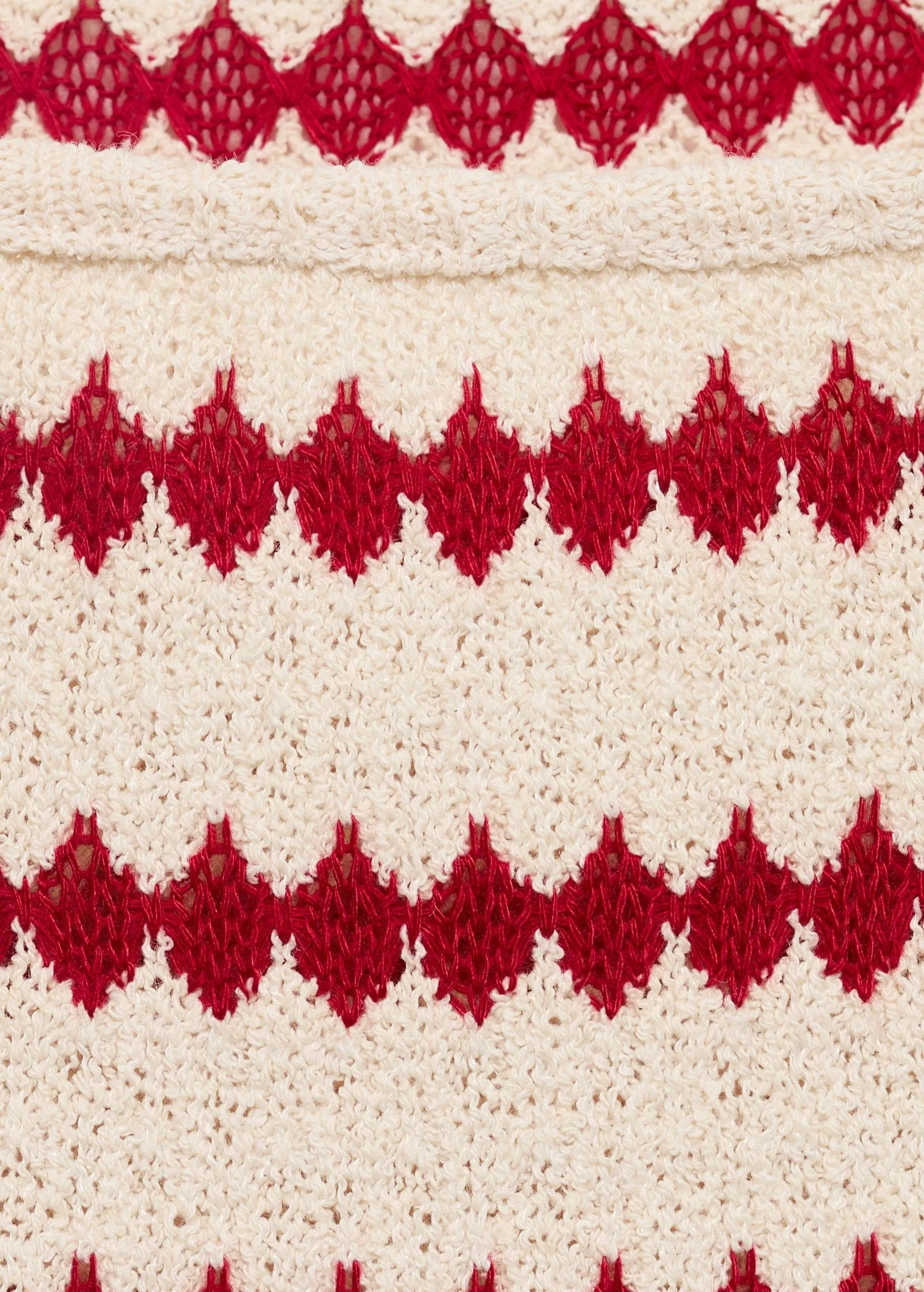 Knitted top with geometric print