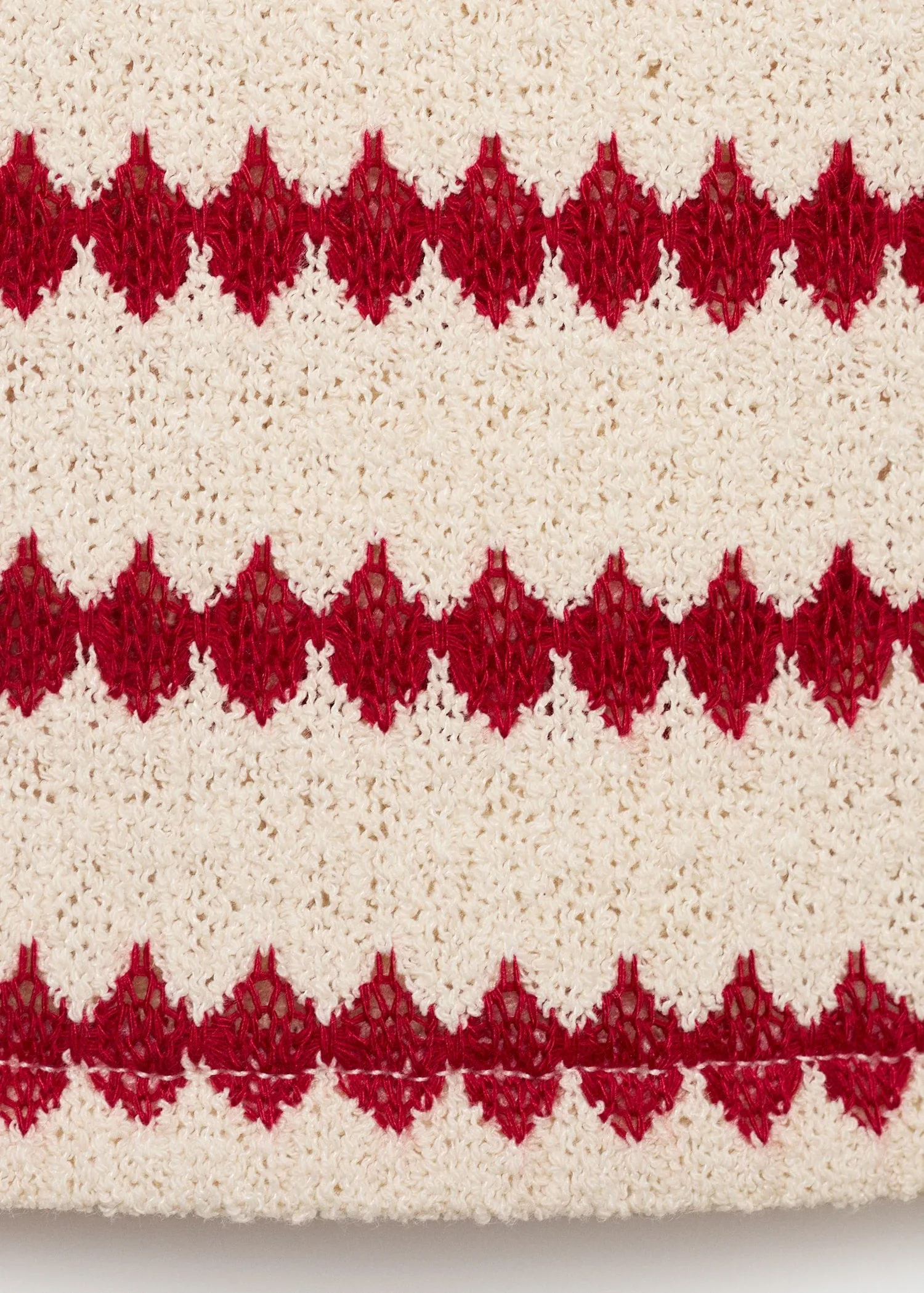 Knitted top with geometric print
