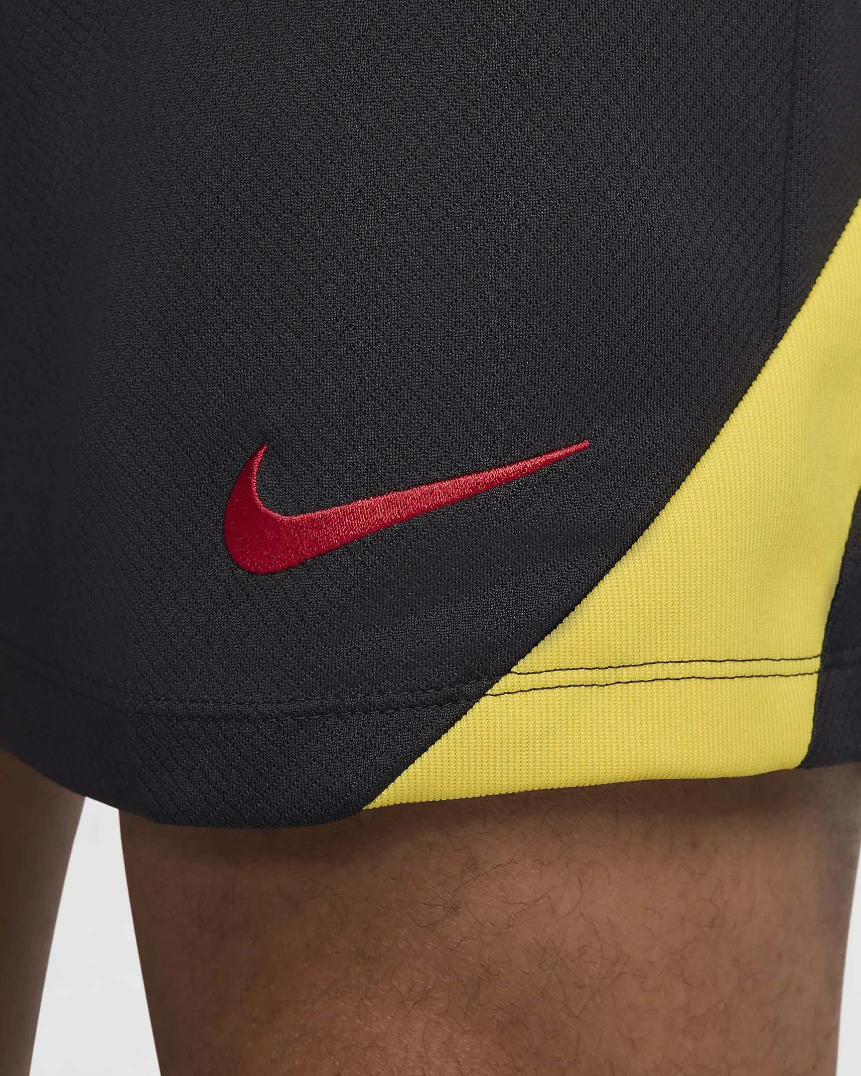 Liverpool F.C. Strike Third Men's Nike Dri-FIT Football Knit Shorts