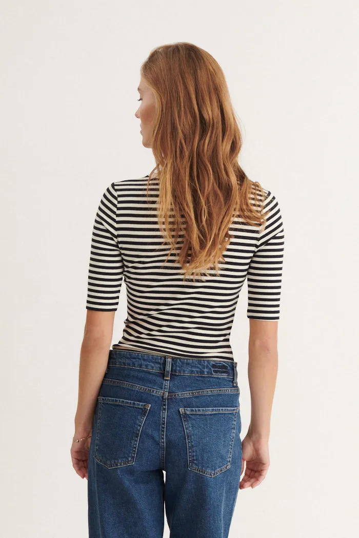 Ludmilla V-Neck - Whisper White/Black
