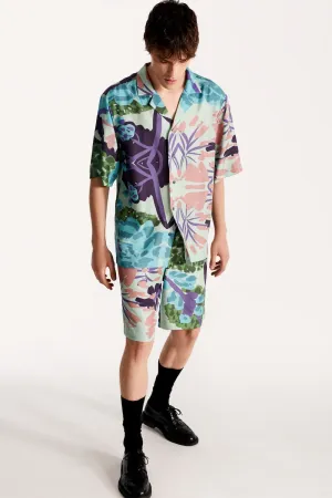 Men relaxed fit shorts in floral blue