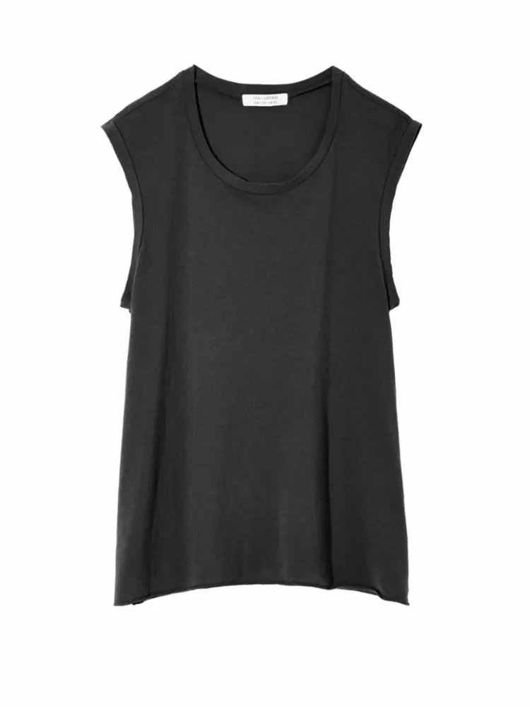 MUSCLE TEE IN WASHED BLACK