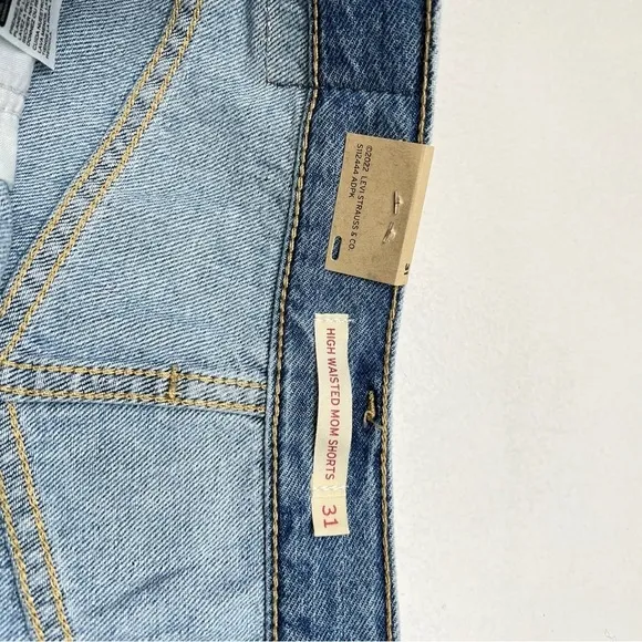 New Levi’s High Waisted Mom Jean Shorts Size 31