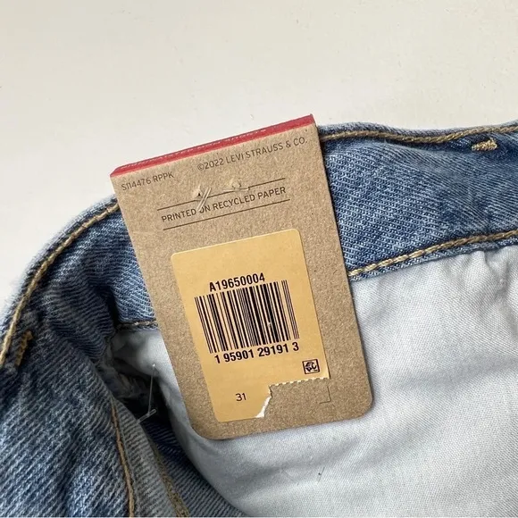 New Levi’s High Waisted Mom Jean Shorts Size 31
