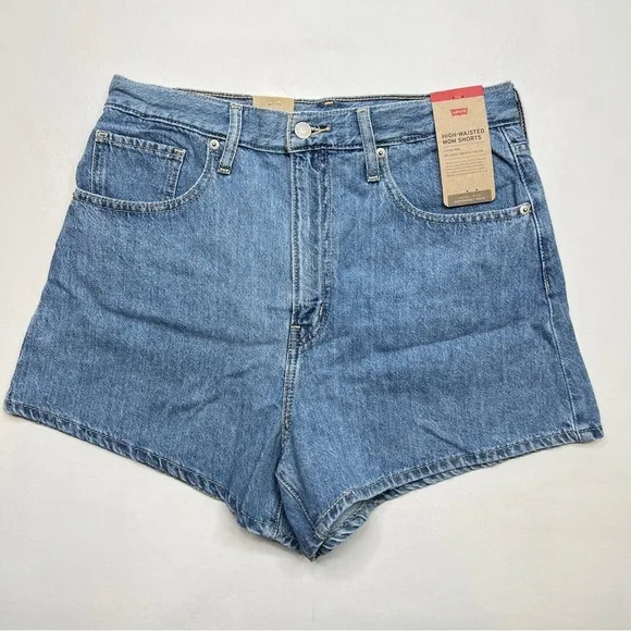 New Levi’s High Waisted Mom Jean Shorts Size 31