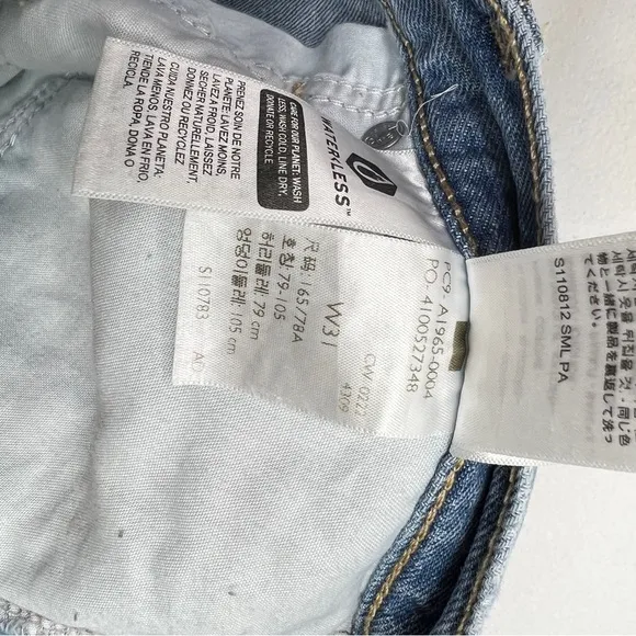 New Levi’s High Waisted Mom Jean Shorts Size 31