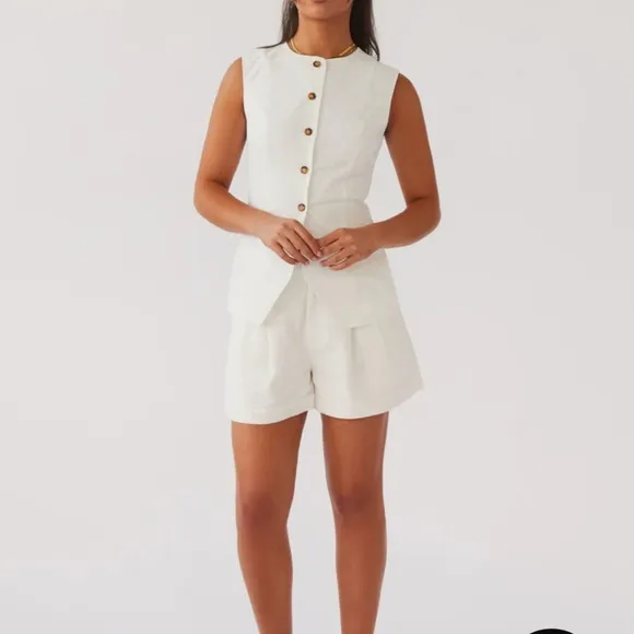 NWOT $105 Lucy Paris High Waisted Trouser Shorts In White Size M