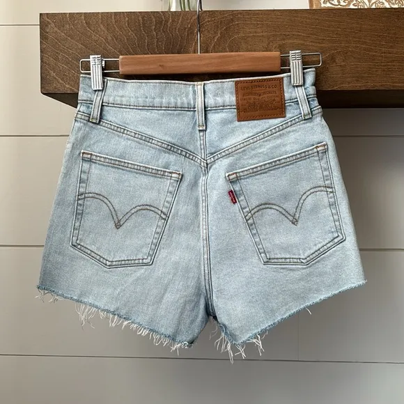 NWT Levi’s Premium Ribcage Studded Shorts, Lucky Sevens, 27