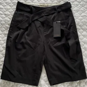 NWT! Scotch &amp; Soda Classics Longer Length Tailored Shorts Size Small