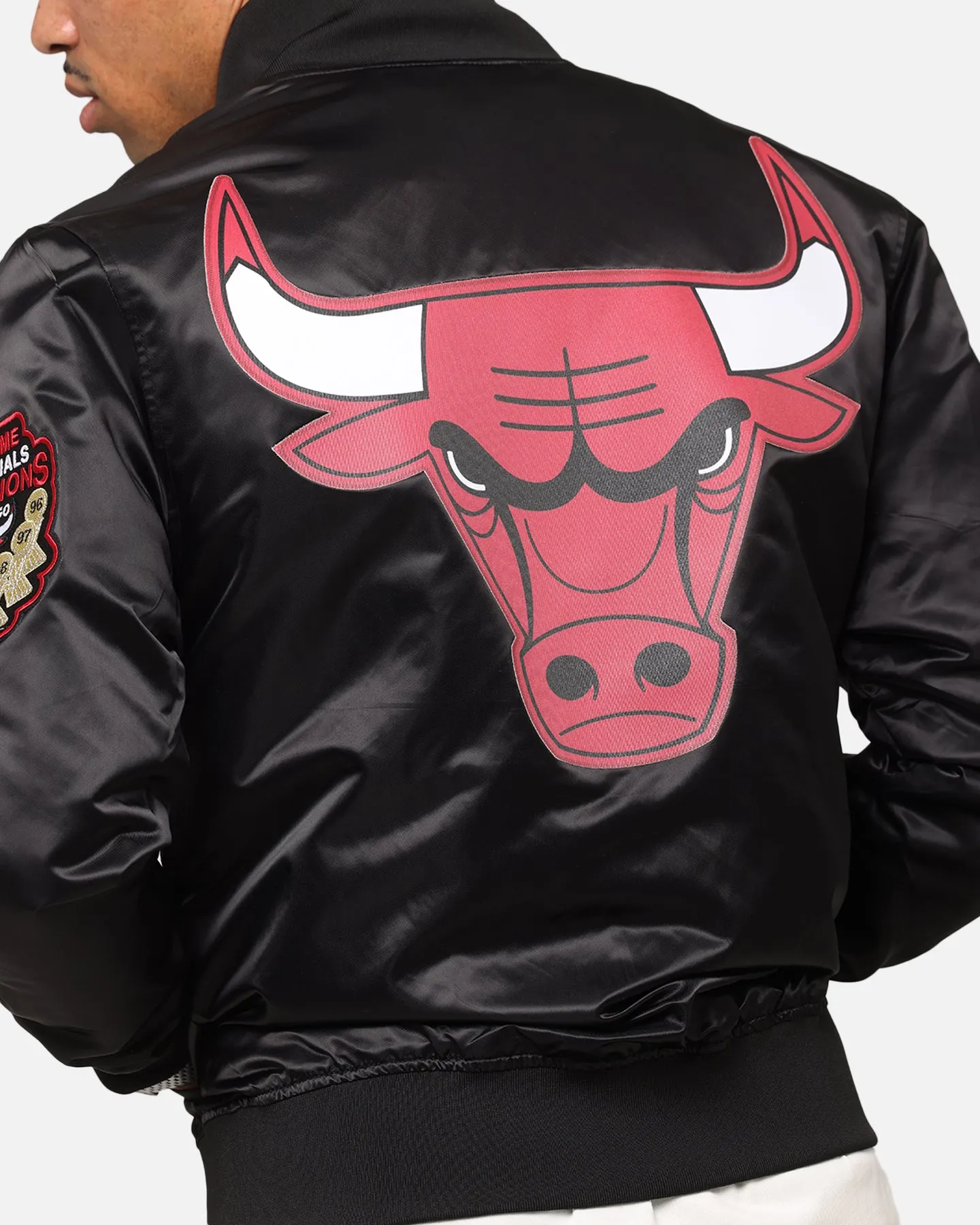 Pro Standard Chicago Bulls Big Logo Satin Jacket Black