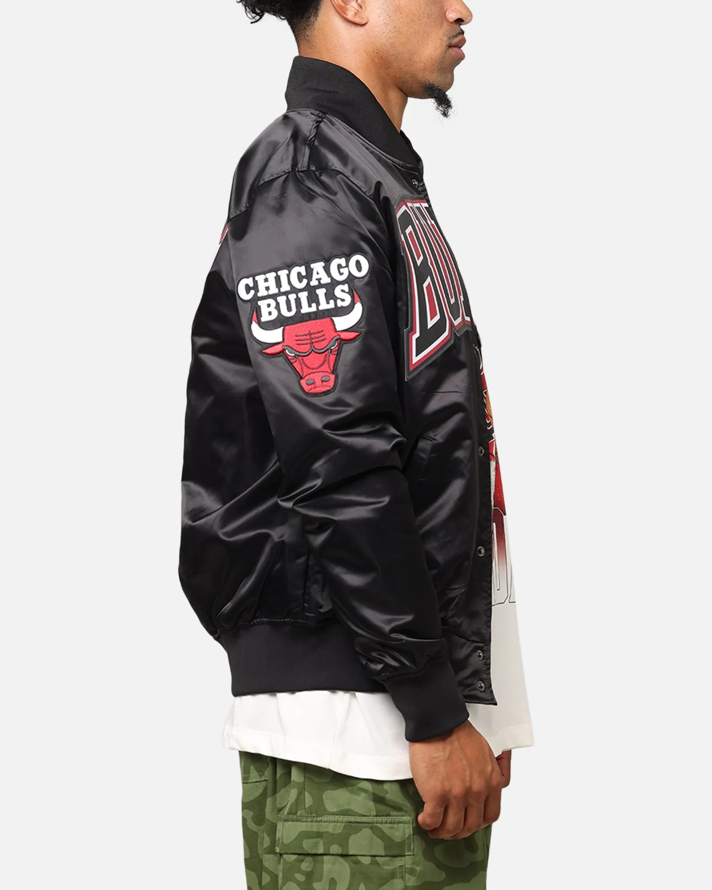 Pro Standard Chicago Bulls Big Logo Satin Jacket Black