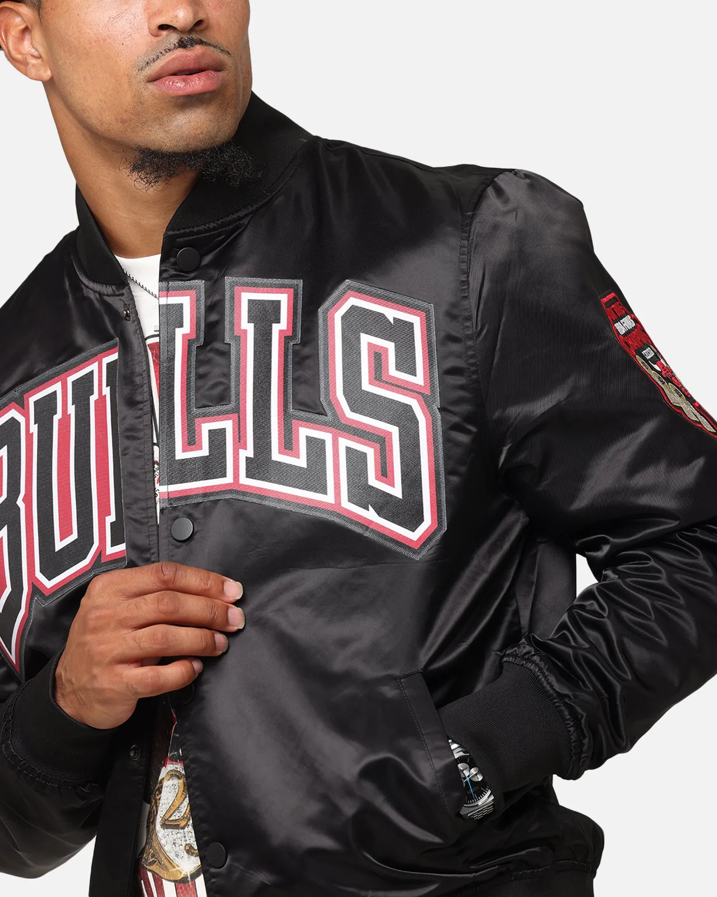 Pro Standard Chicago Bulls Big Logo Satin Jacket Black