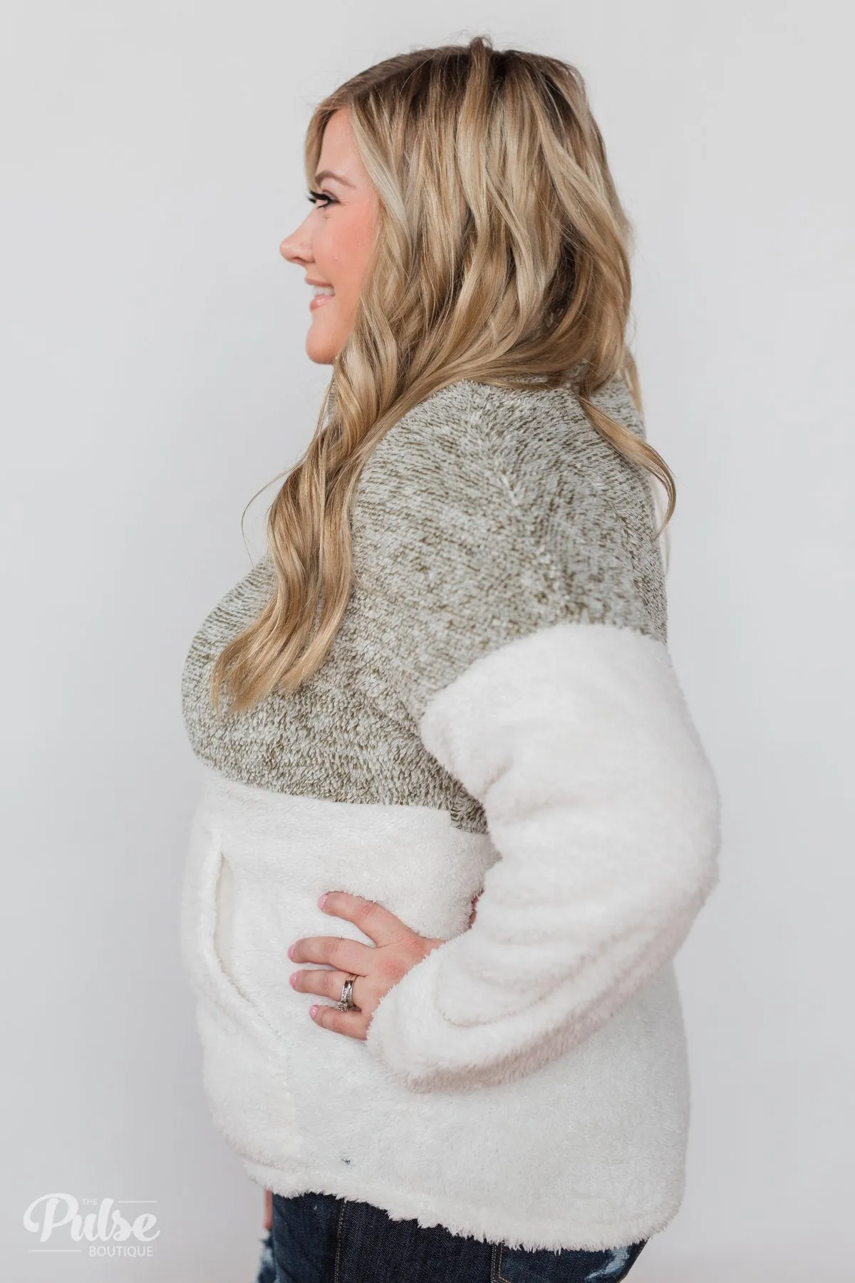Sherpa Quarter Zip Pullover - Ivory & Olive