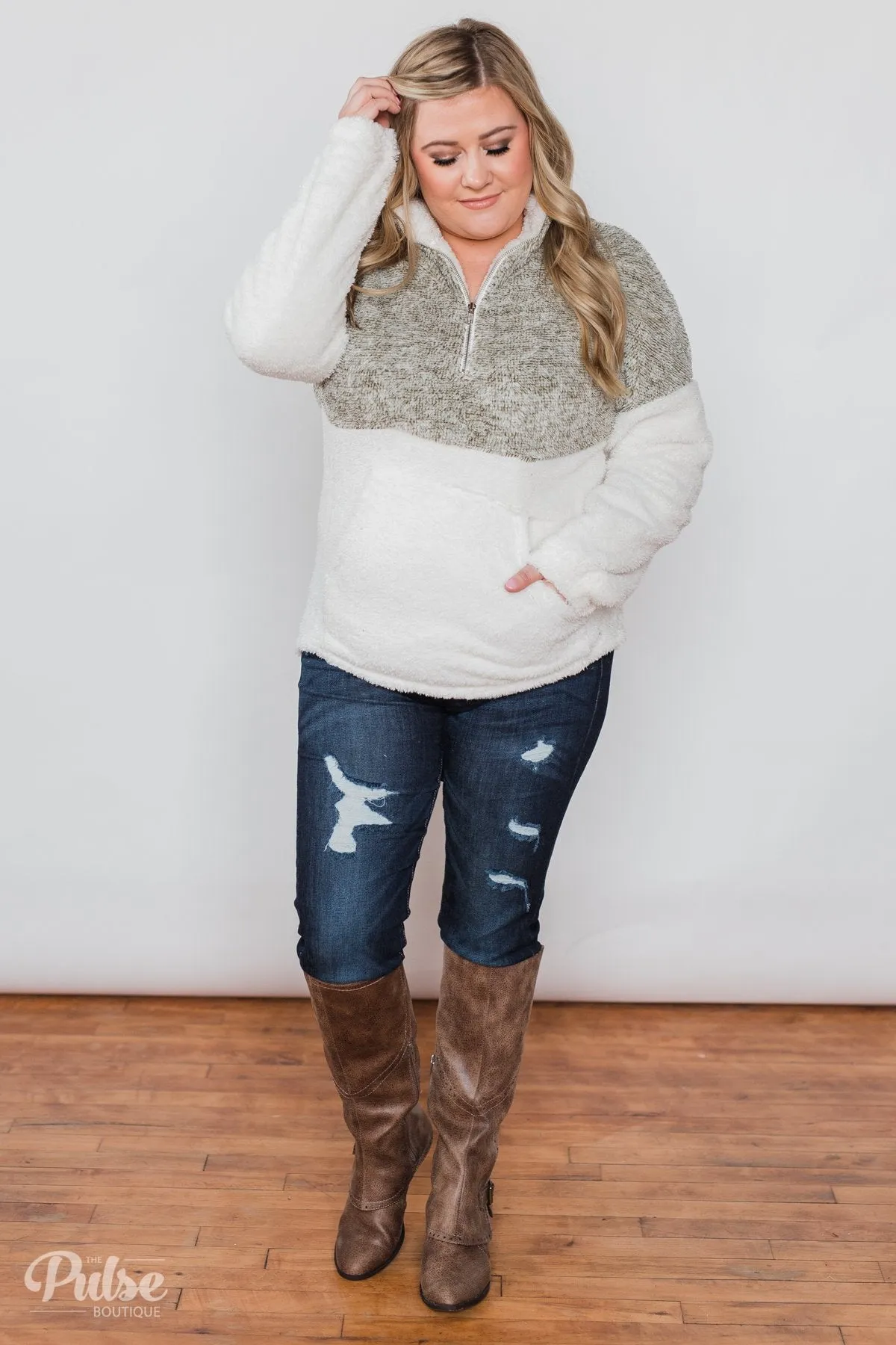 Sherpa Quarter Zip Pullover - Ivory & Olive