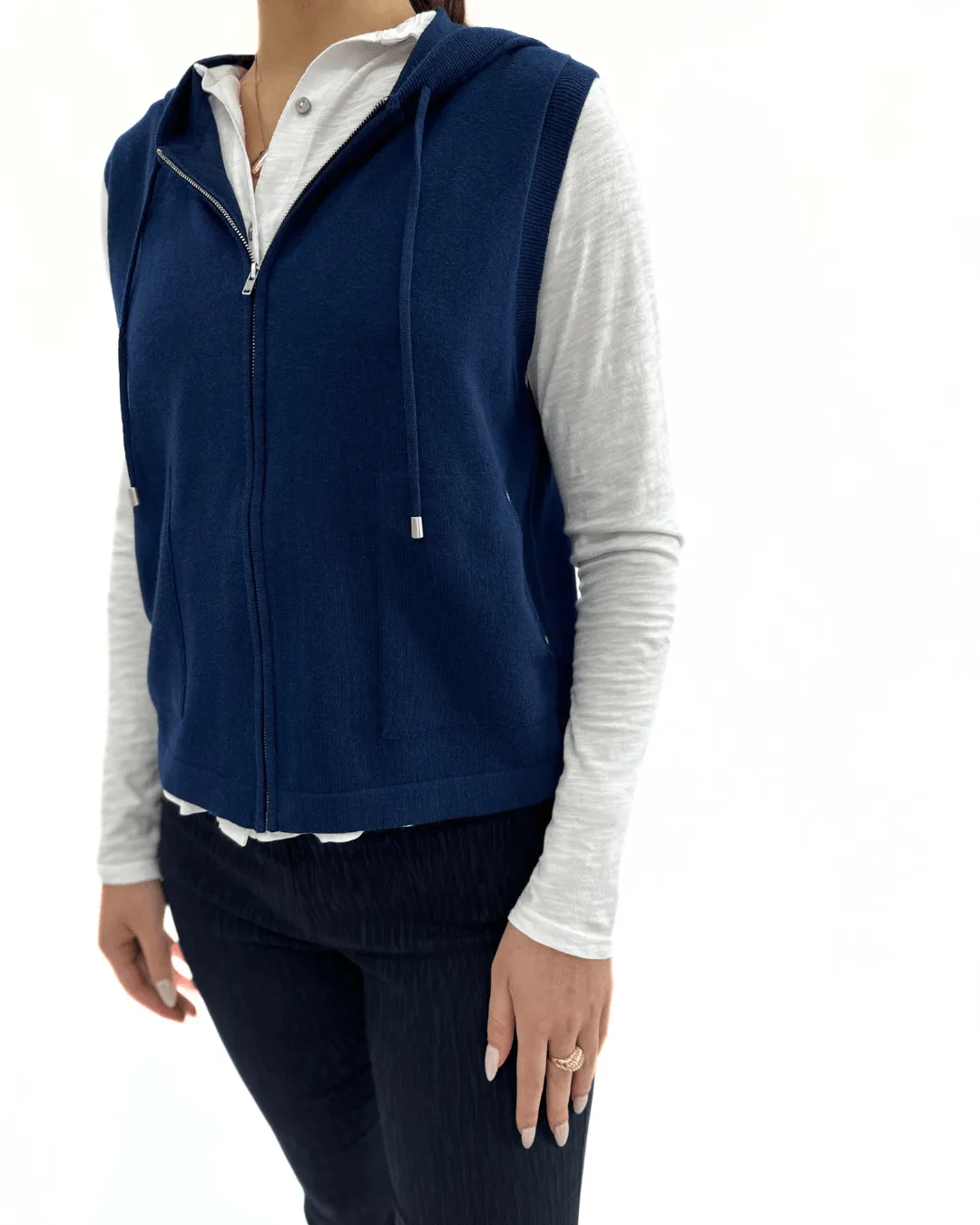 SLEEVELESS ZIP UP SWEATER