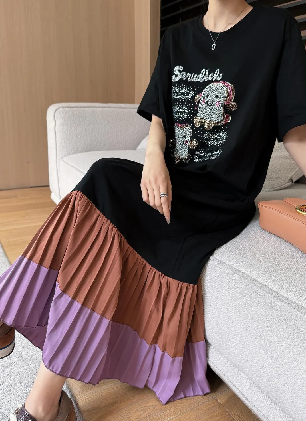 Stylish Women's Patchwork T-Shirt Dress with Pleated Hem