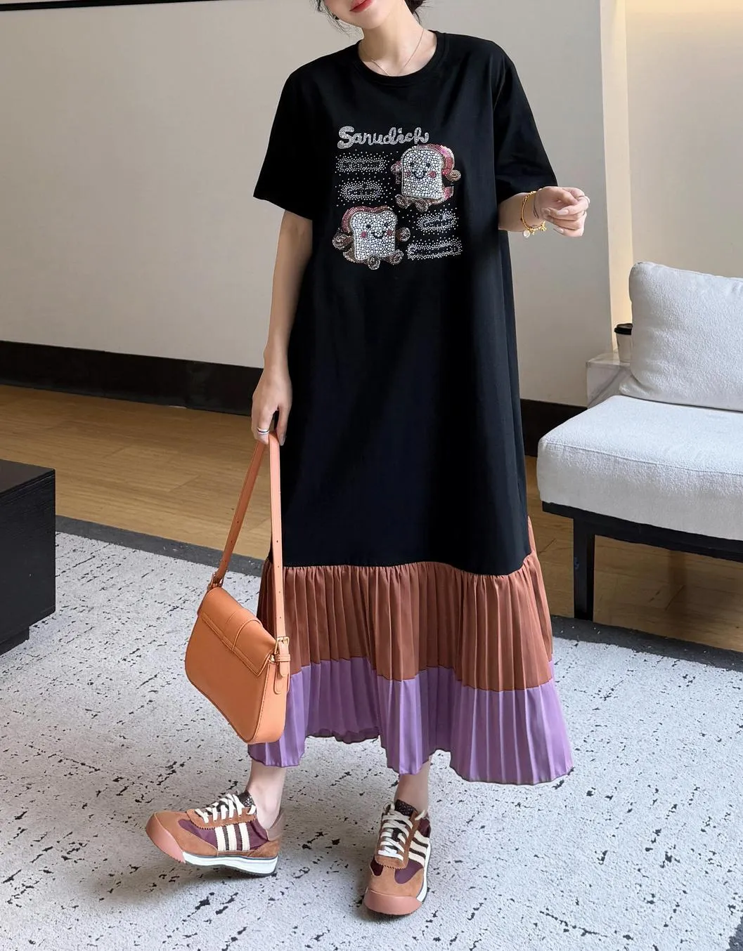 Stylish Women's Patchwork T-Shirt Dress with Pleated Hem