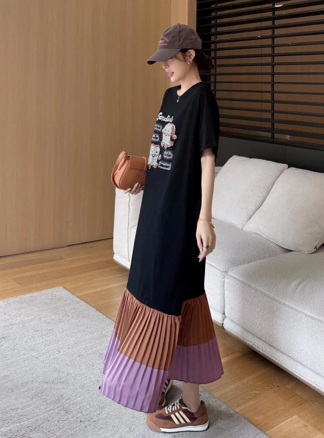 Stylish Women's Patchwork T-Shirt Dress with Pleated Hem