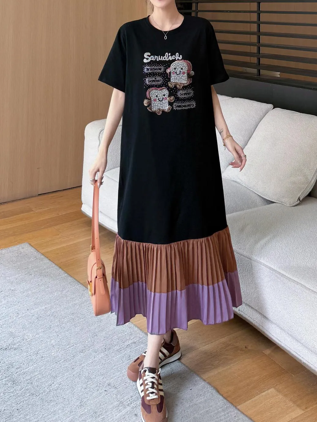 Stylish Women's Patchwork T-Shirt Dress with Pleated Hem