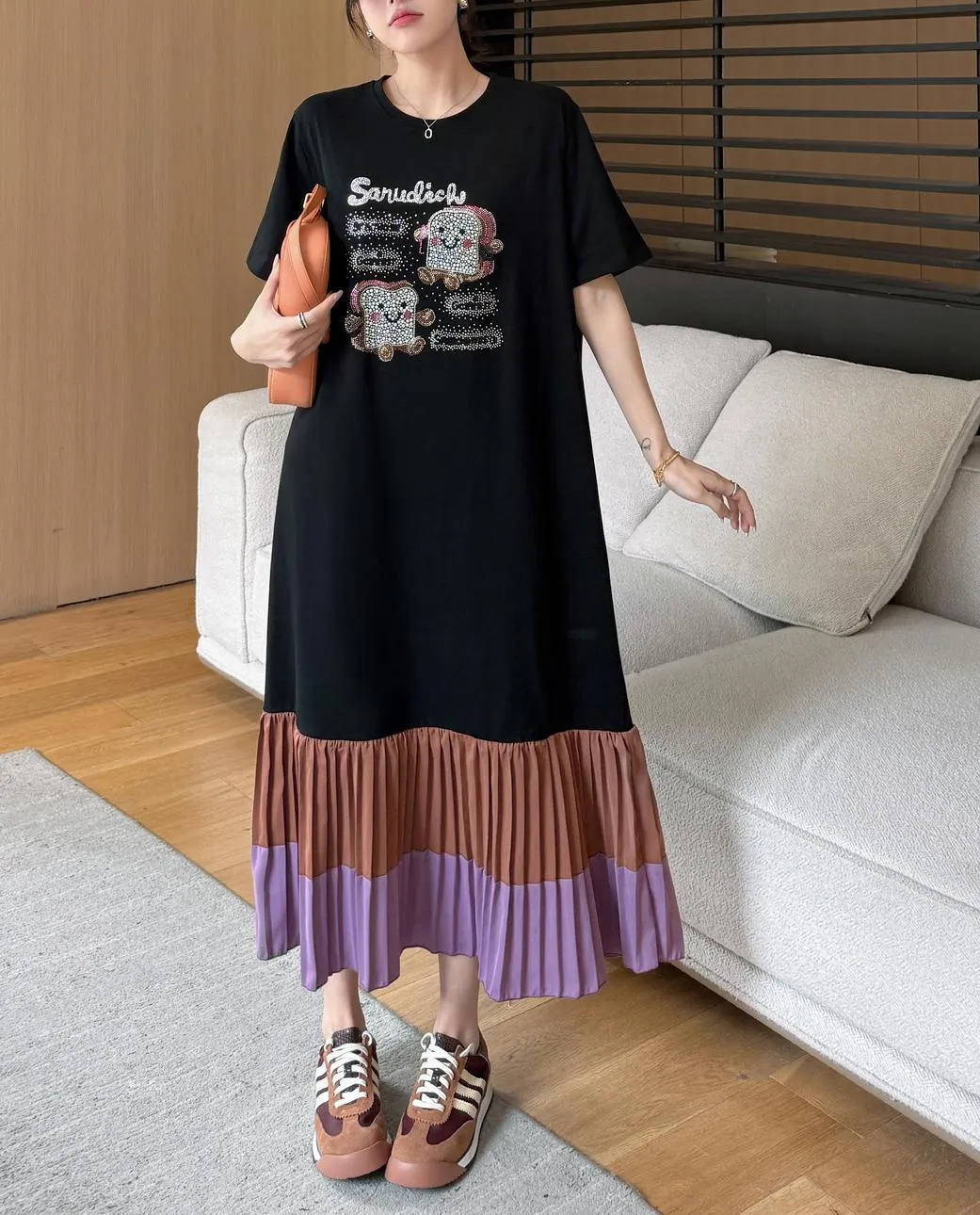 Stylish Women's Patchwork T-Shirt Dress with Pleated Hem