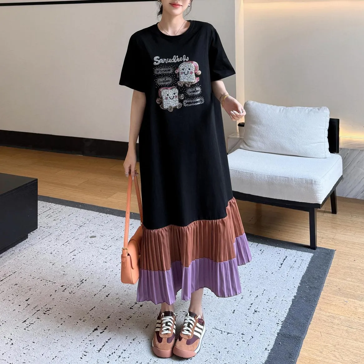 Stylish Women's Patchwork T-Shirt Dress with Pleated Hem