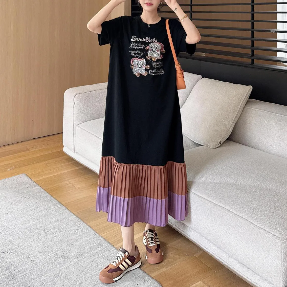 Stylish Women's Patchwork T-Shirt Dress with Pleated Hem