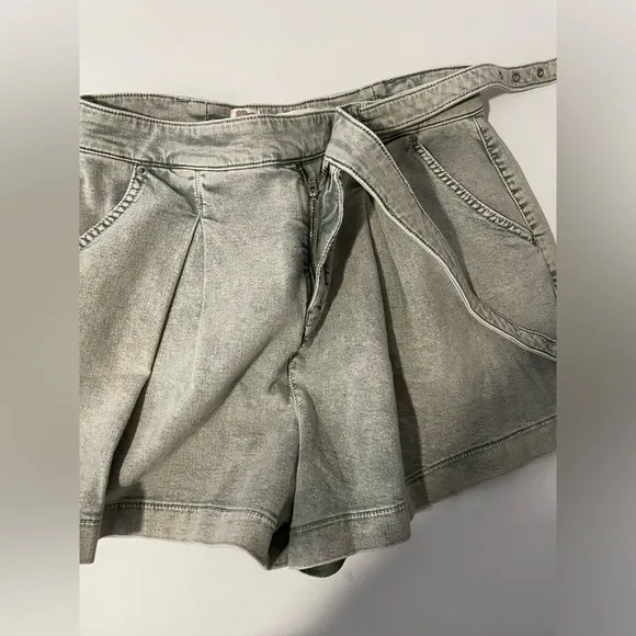 Ted Baker Malin Tailored Denim Shorts Wrap buckle waist pleated 32