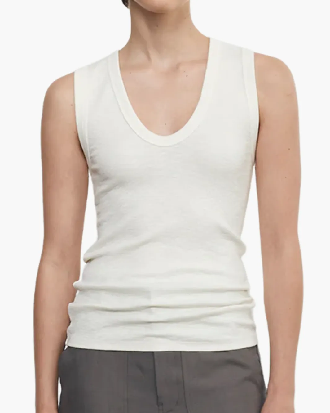 TEXTURED RIB SLEEVELESS U IN VANILLA