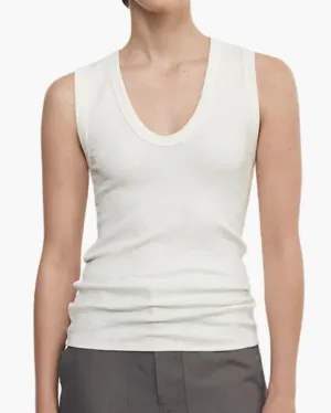 TEXTURED RIB SLEEVELESS U IN VANILLA