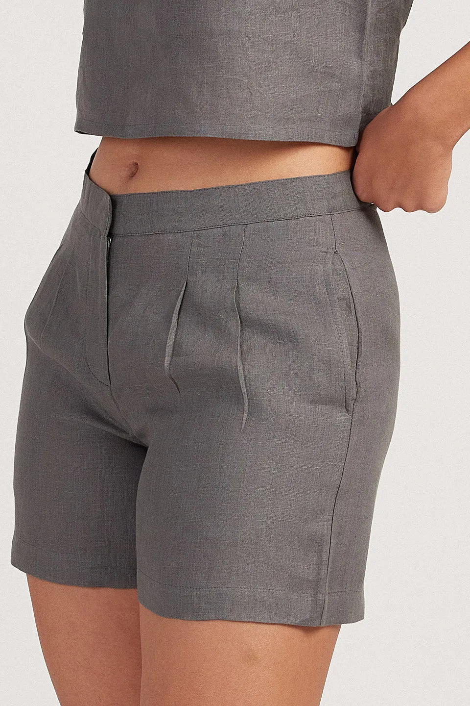 The Linen Tailored Shorts