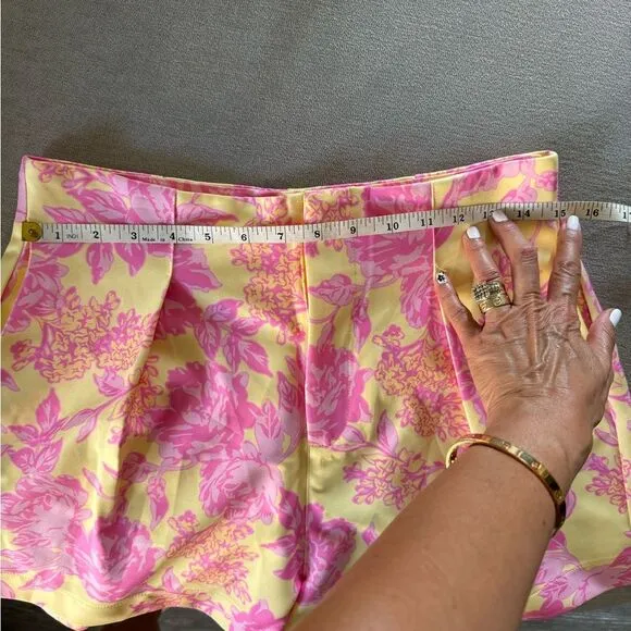 White Fox Boutique Women Shorts High Waisted Pockets Large Pink Yellow Floral