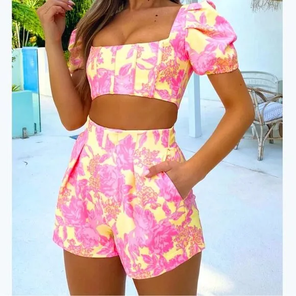 White Fox Boutique Women Shorts High Waisted Pockets Large Pink Yellow Floral