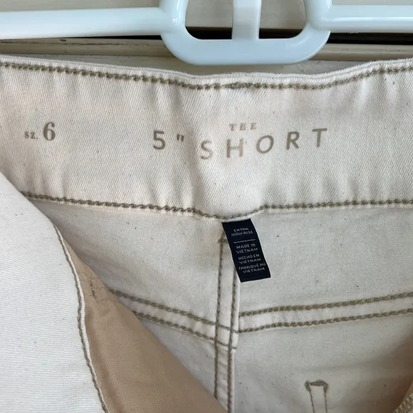 White House Black Market High Rise Cream Shorts size 6