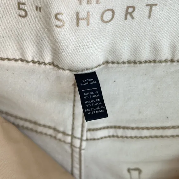 White House Black Market High Rise Cream Shorts size 6