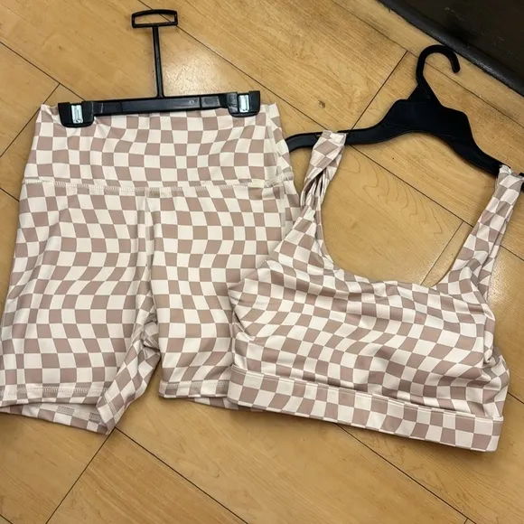 Wilo the Label Sports Bra &amp; Biker Shorts Clay Checker Print 2 piece Set Sz M NWT